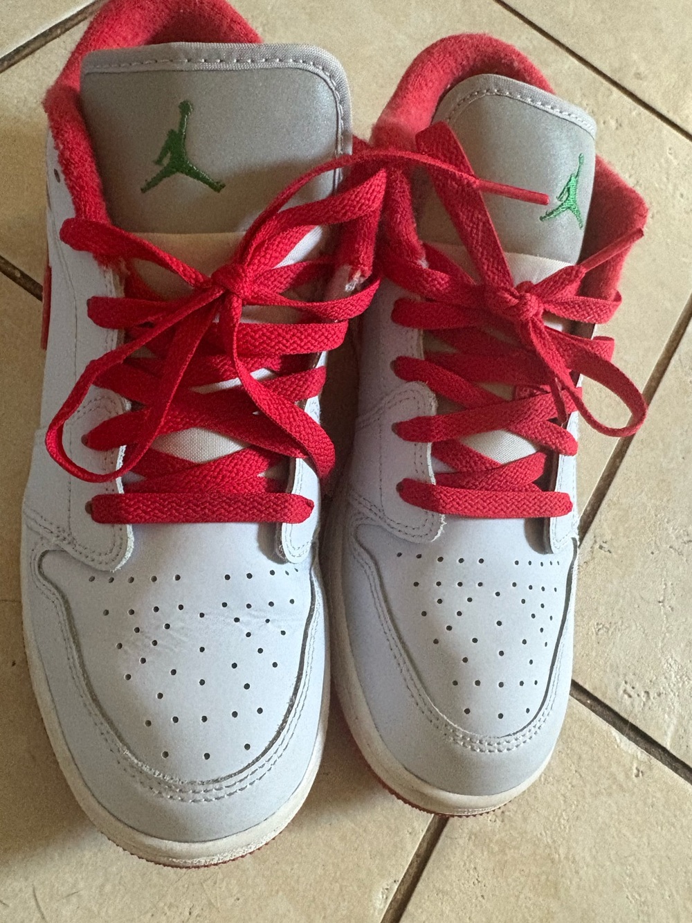 Jordan Kids White and Red Low-Top Sneakers with Green Jumpman and water drops